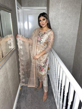 Load image into Gallery viewer, Shalwar Kameez fully stitched 3 piece suit with Net Dupatta MOB-C1147
